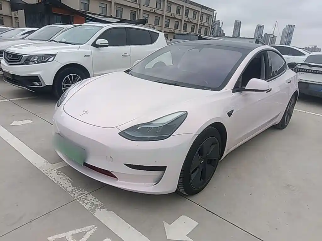 Tesla Model 3 — фото 2