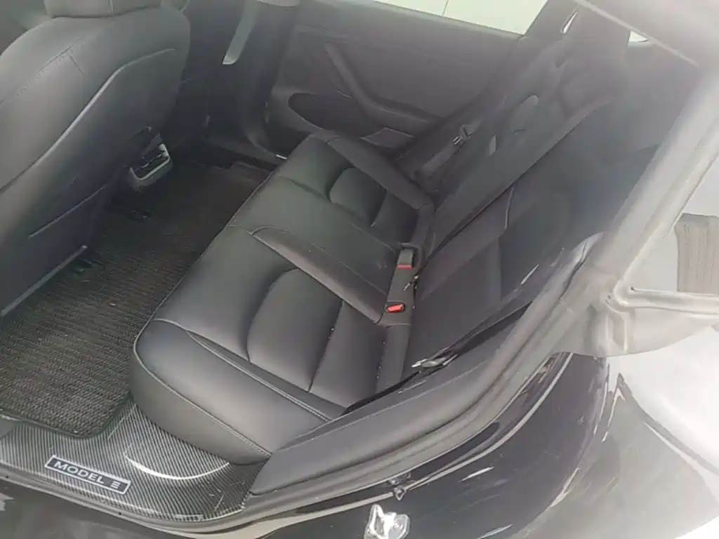 Tesla Model 3 — фото 17
