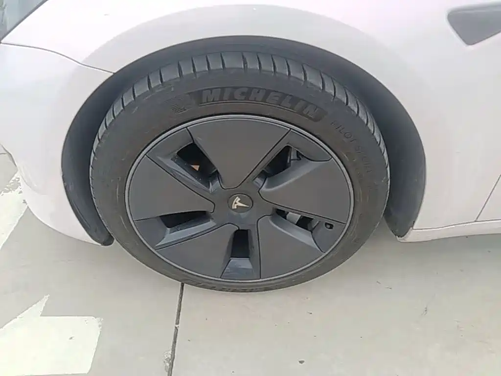 Tesla Model 3 — фото 23