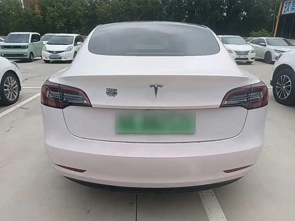 Tesla Model 3 — фото 6
