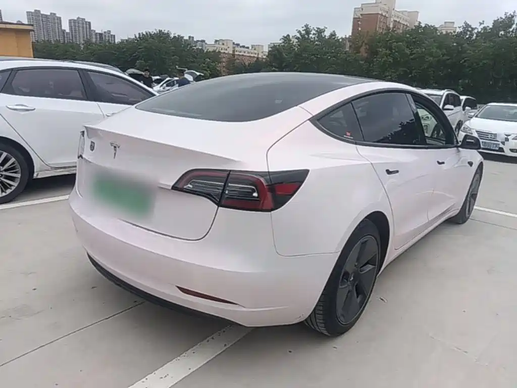 Tesla Model 3 — фото 7