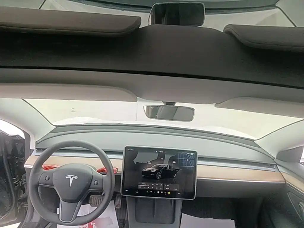 Tesla Model 3 — фото 10