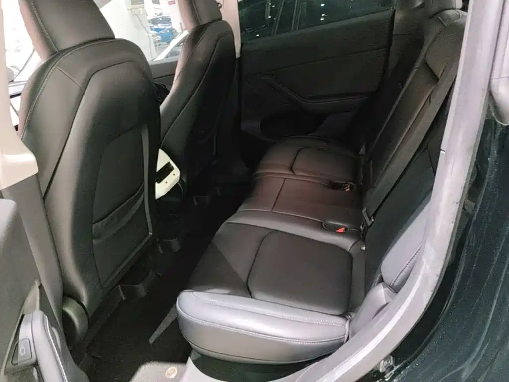 Tesla Model Y — фото 17