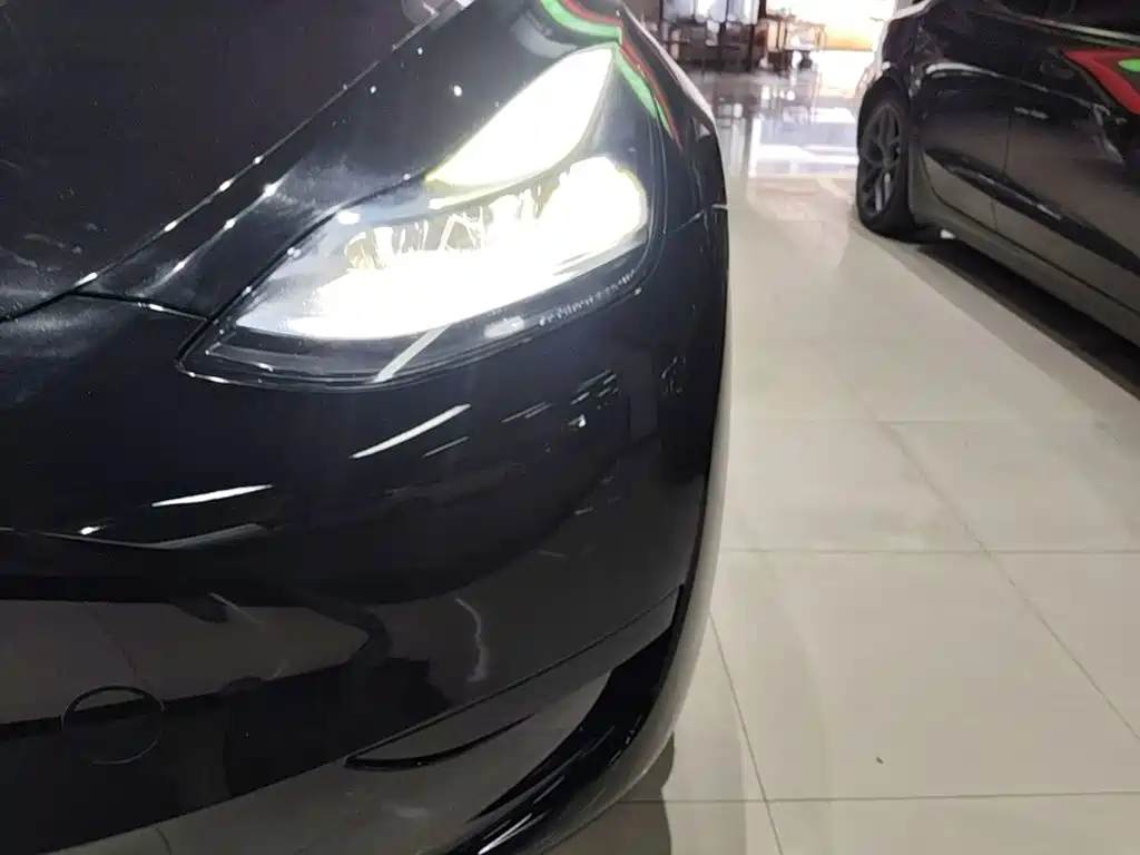 Tesla Model Y — фото 24