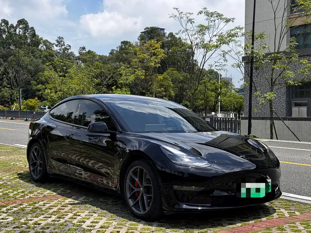 Tesla Model 3 — фото 3