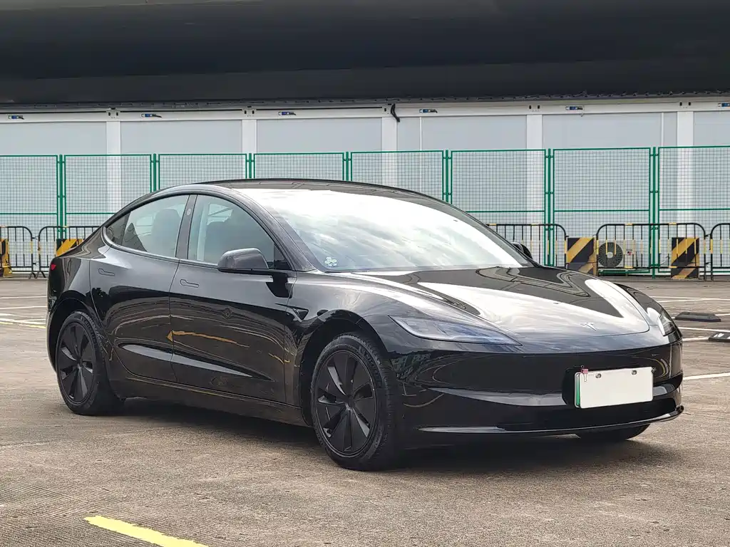 Tesla Model 3 — фото 3