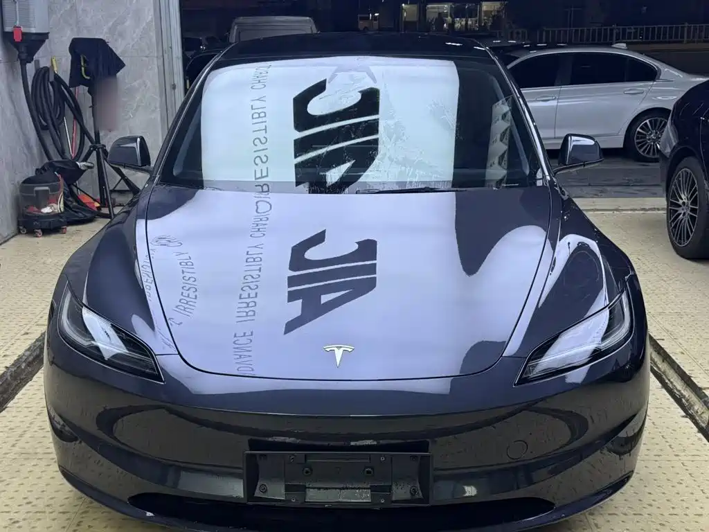 Tesla Model 3 — фото 3