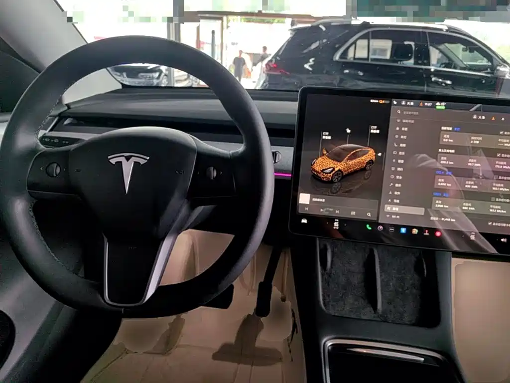 Tesla Model Y — фото 10