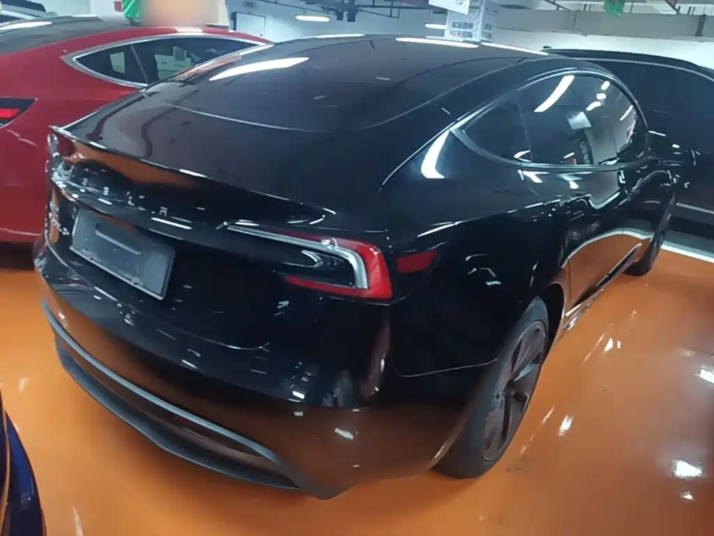 Tesla Model 3 — фото 7