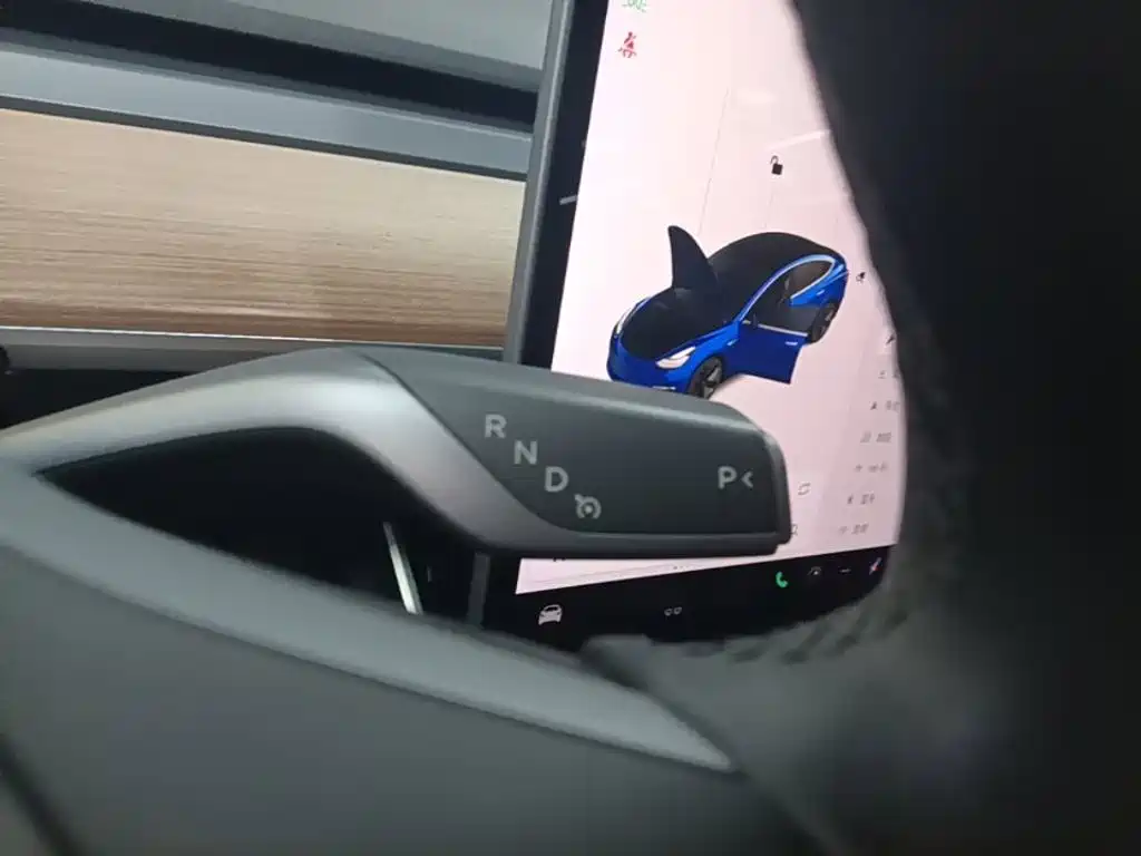 Tesla Model 3 — фото 14