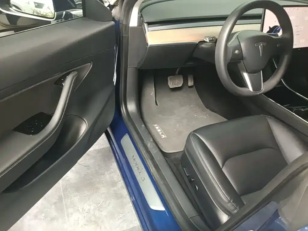 Tesla Model 3 — фото 16