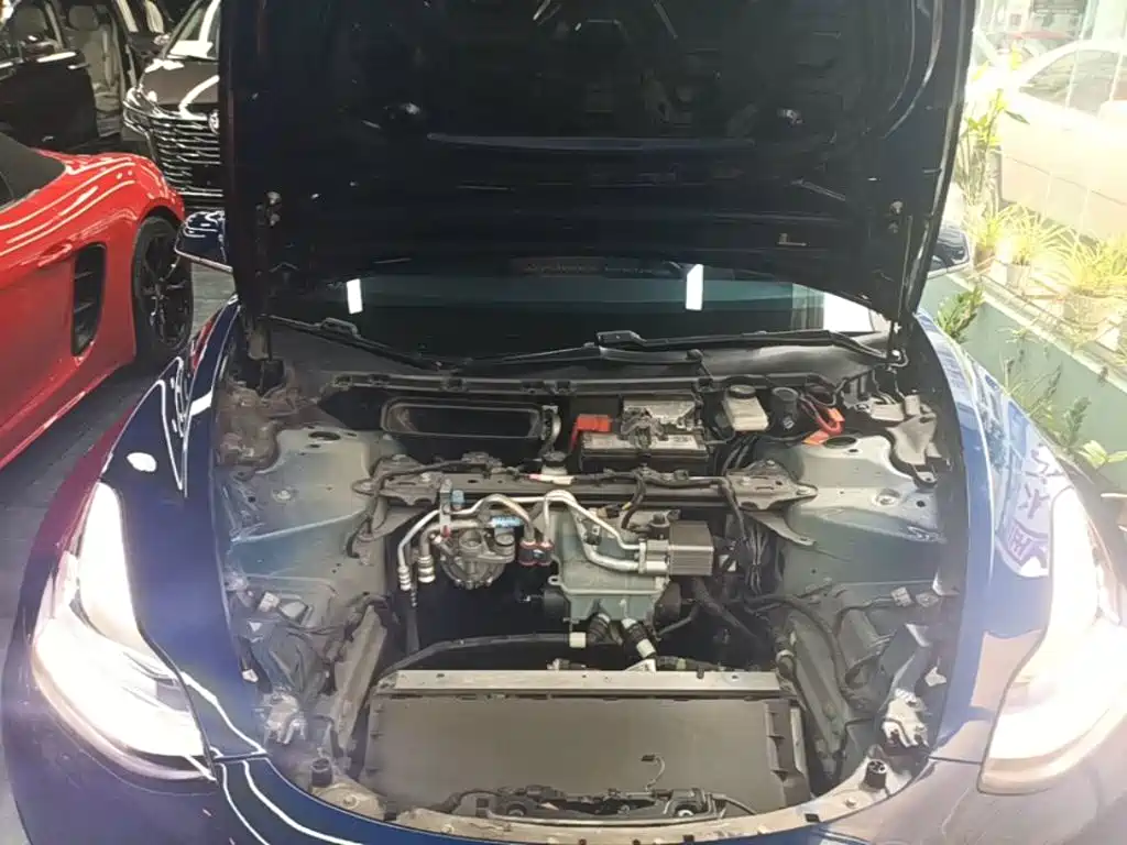 Tesla Model 3 — фото 20