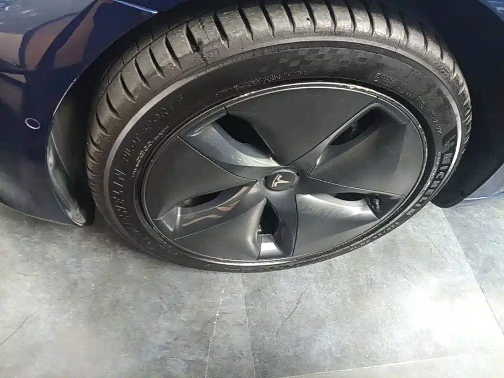 Tesla Model 3 — фото 23