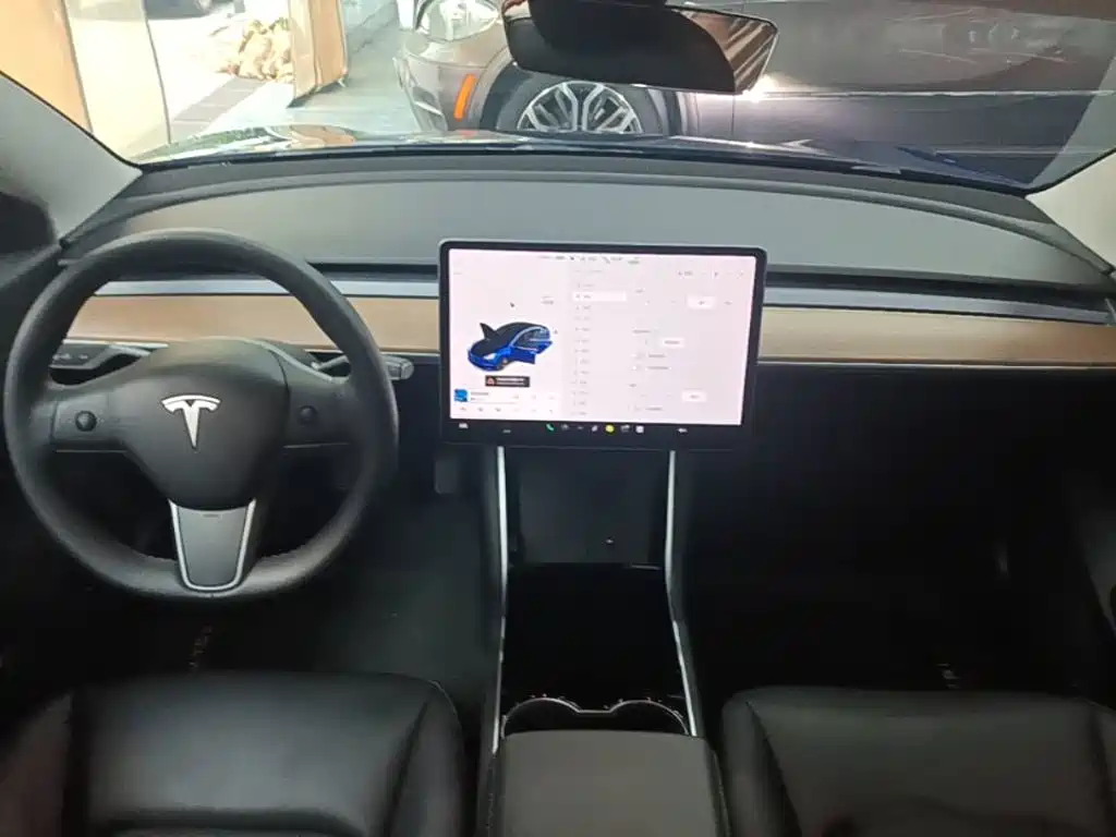Tesla Model 3 — фото 10