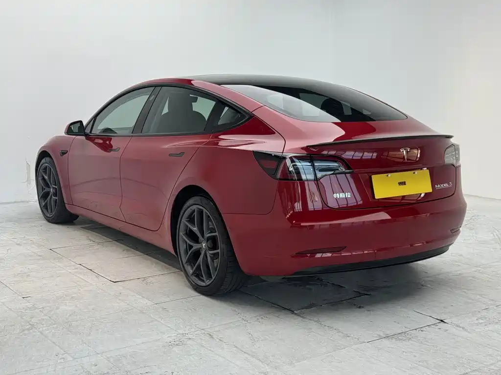 Tesla Model 3 — фото 3