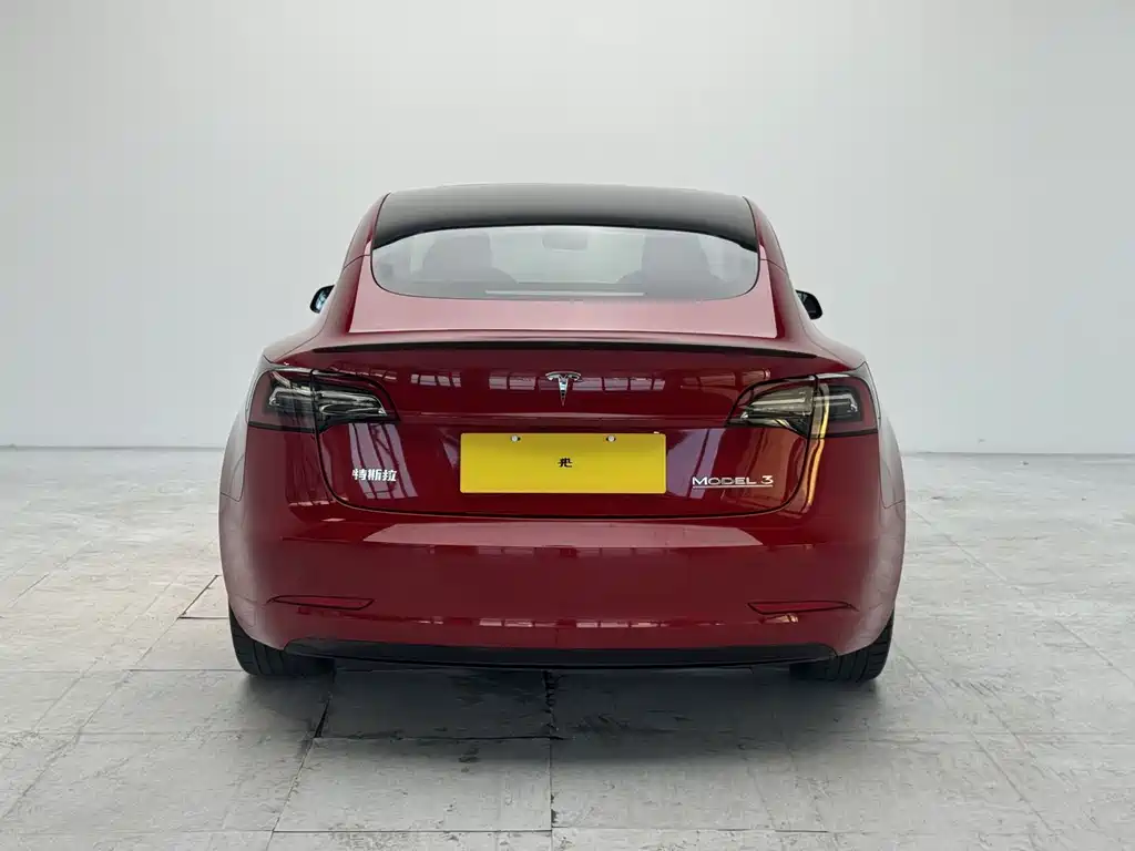 Tesla Model 3 — фото 5