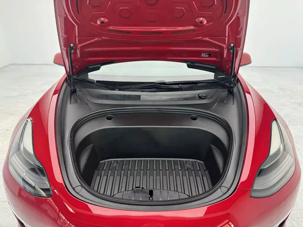 Tesla Model 3 — фото 7