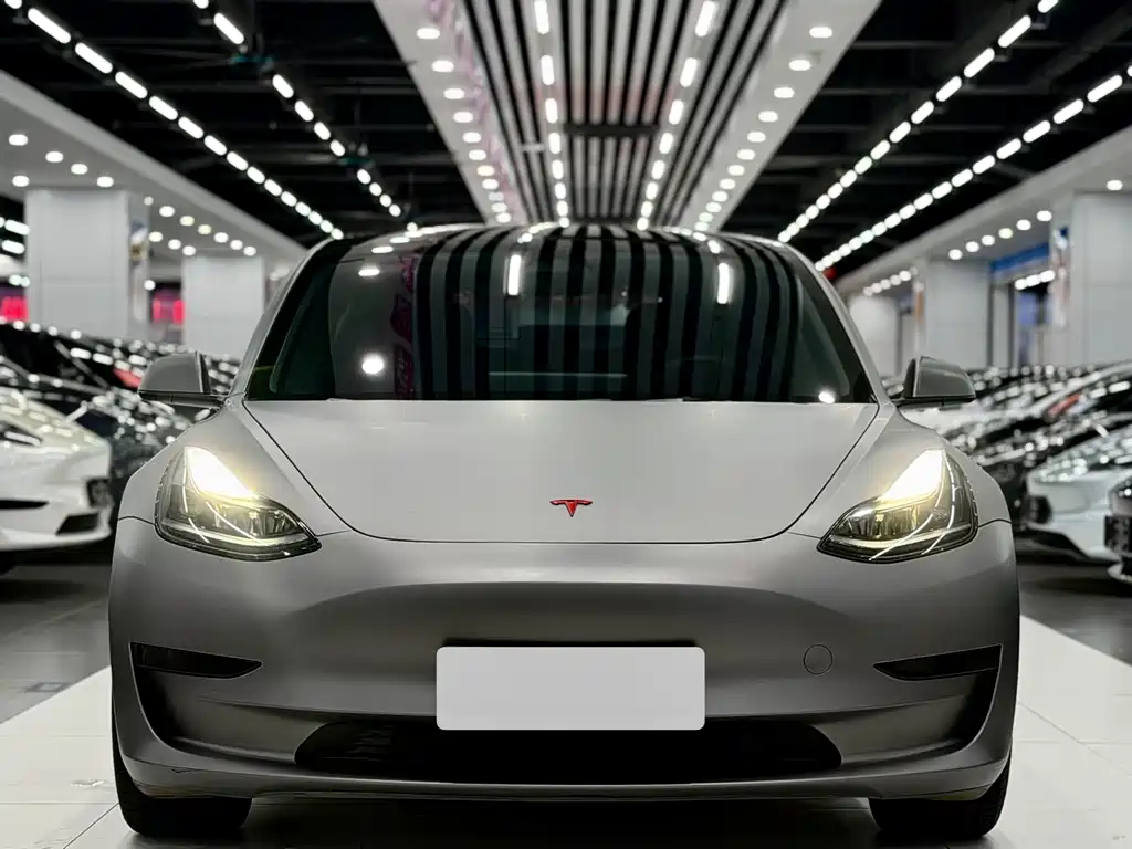 Tesla Model 3 — фото 2