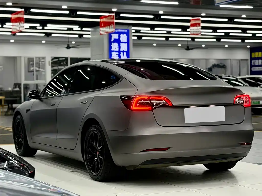 Tesla Model 3 — фото 4