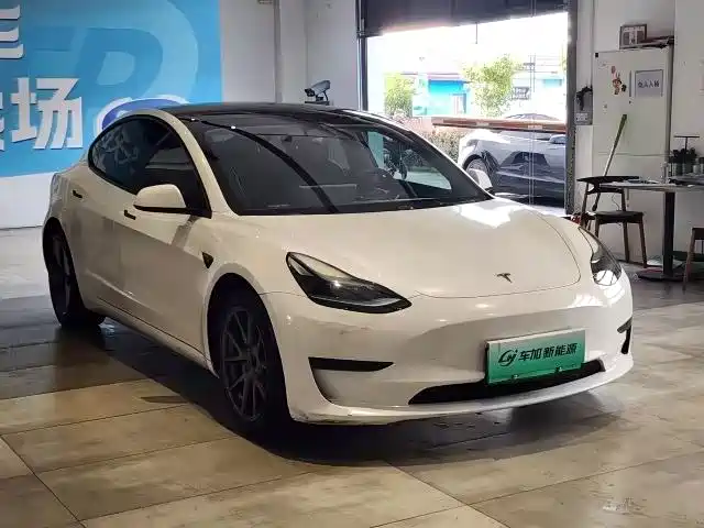Tesla Model 3 — фото 3