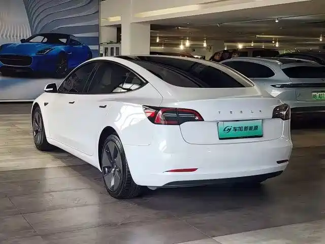 Tesla Model 3 — фото 9
