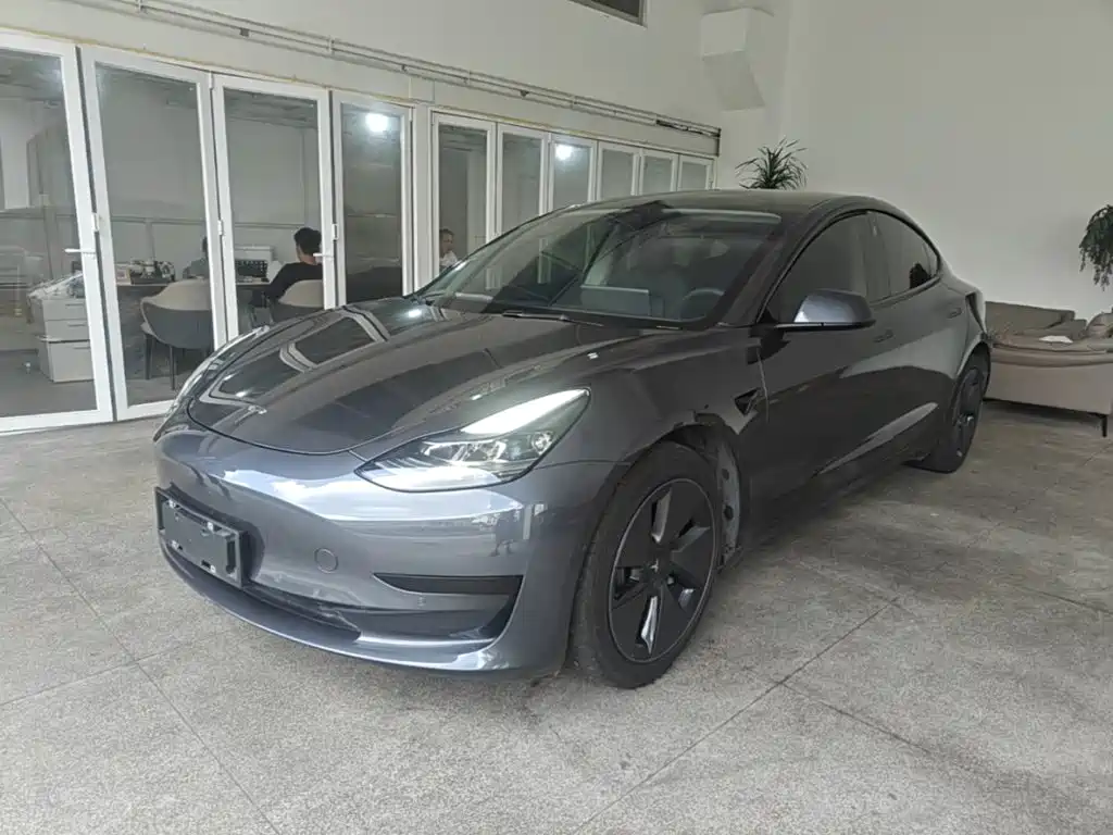 Tesla Model 3 — фото 2