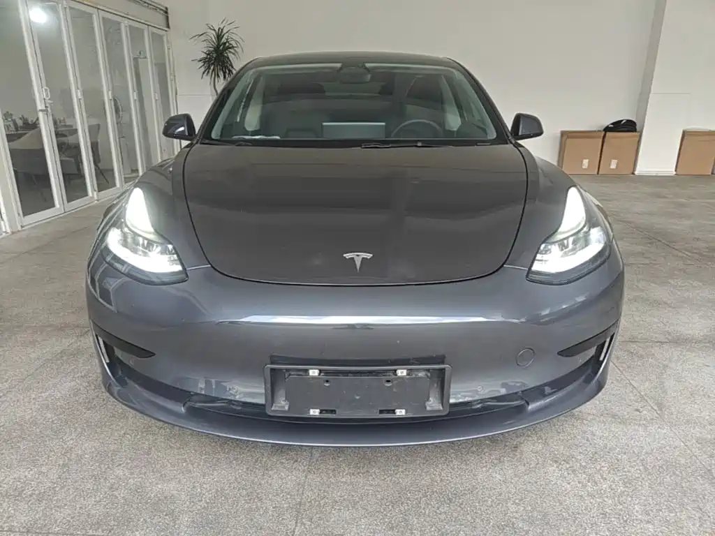 Tesla Model 3 — фото 3