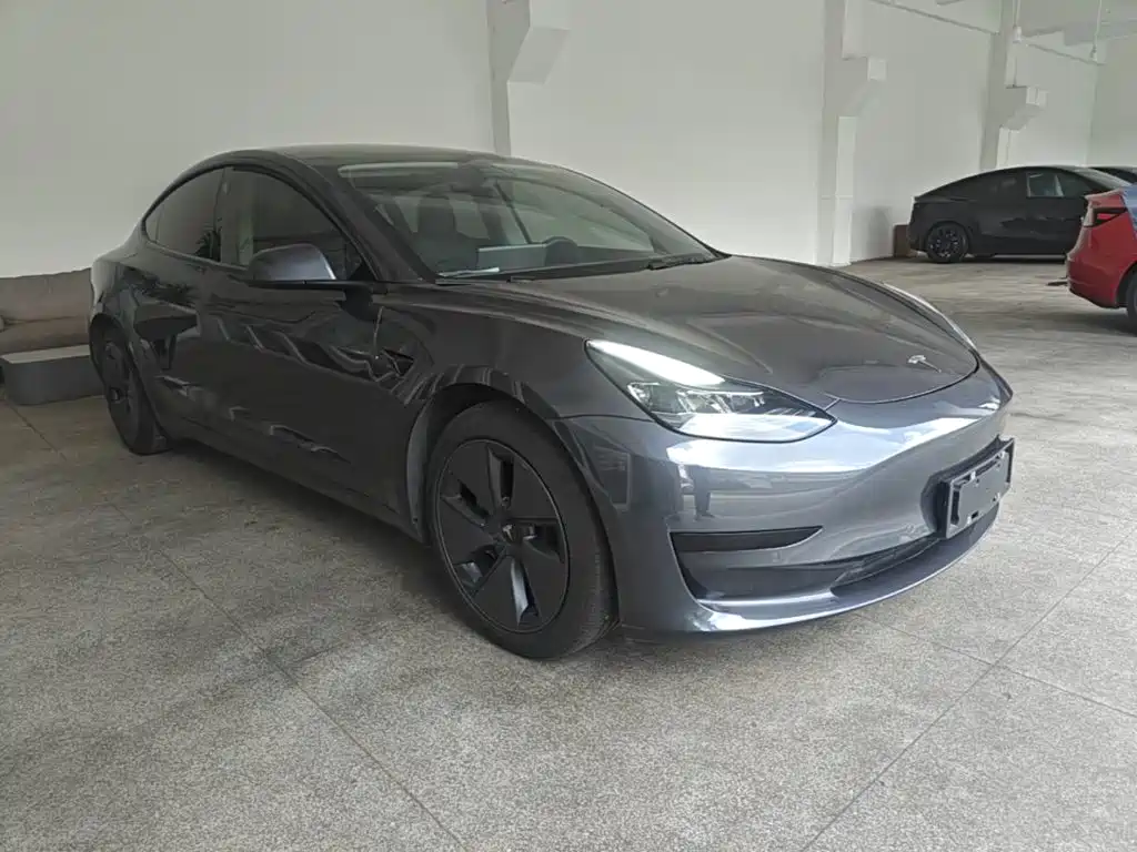 Tesla Model 3 — фото 4