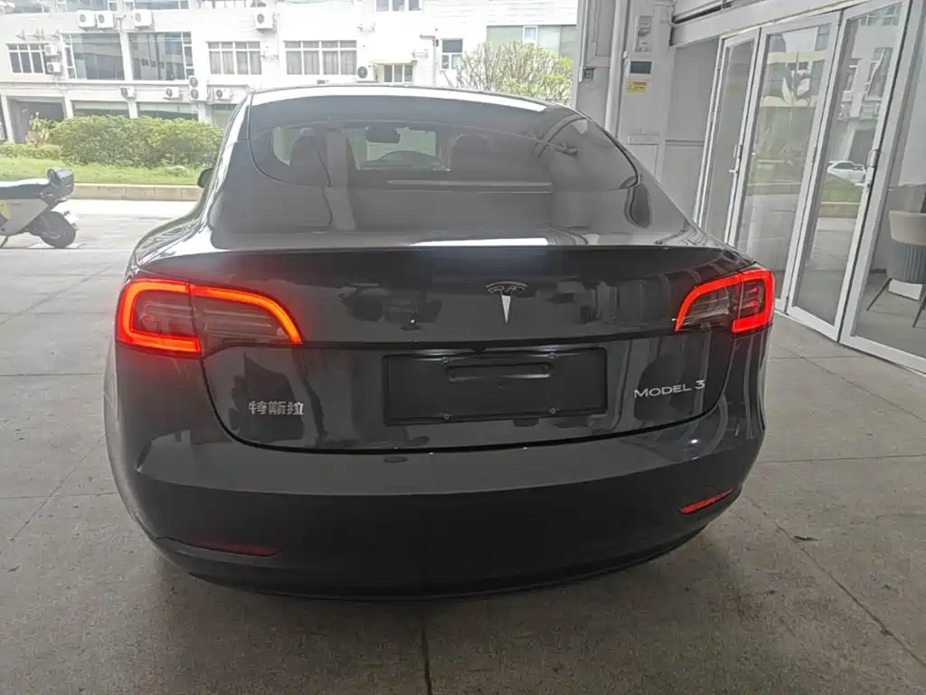Tesla Model 3 — фото 6