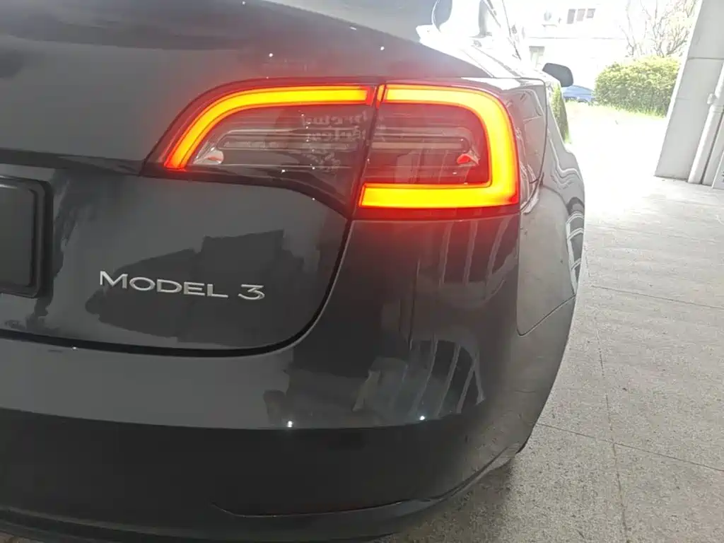 Tesla Model 3 — фото 8