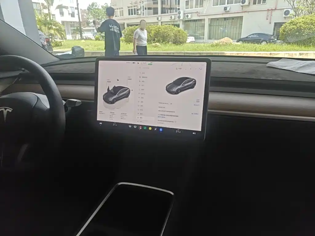 Tesla Model 3 — фото 10