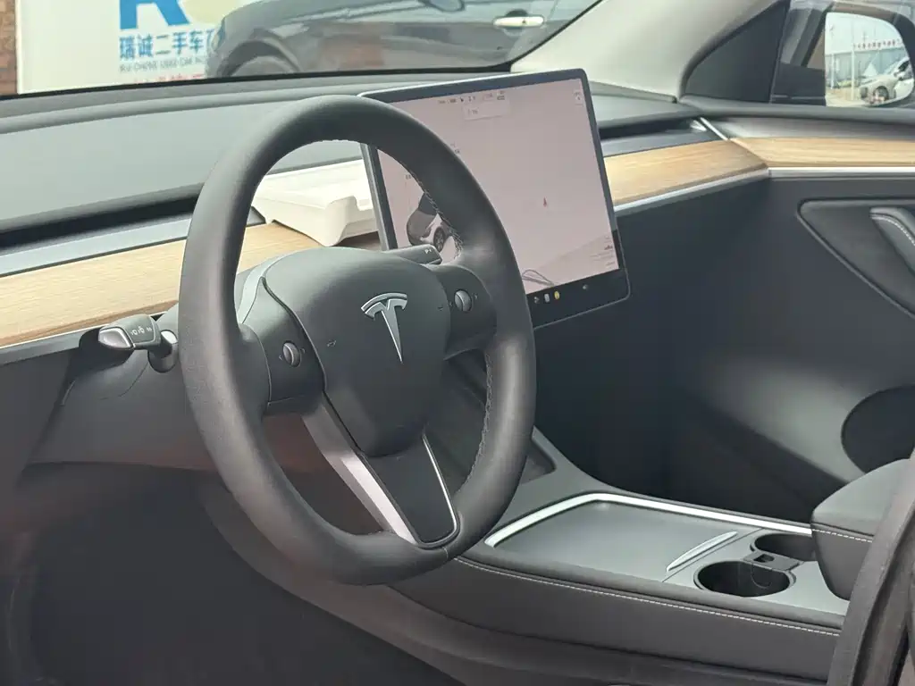 Tesla Model Y — фото 5