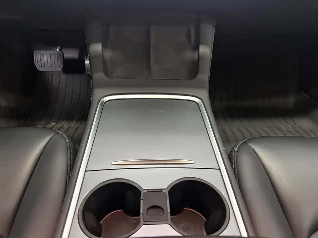 Tesla Model 3 — фото 15