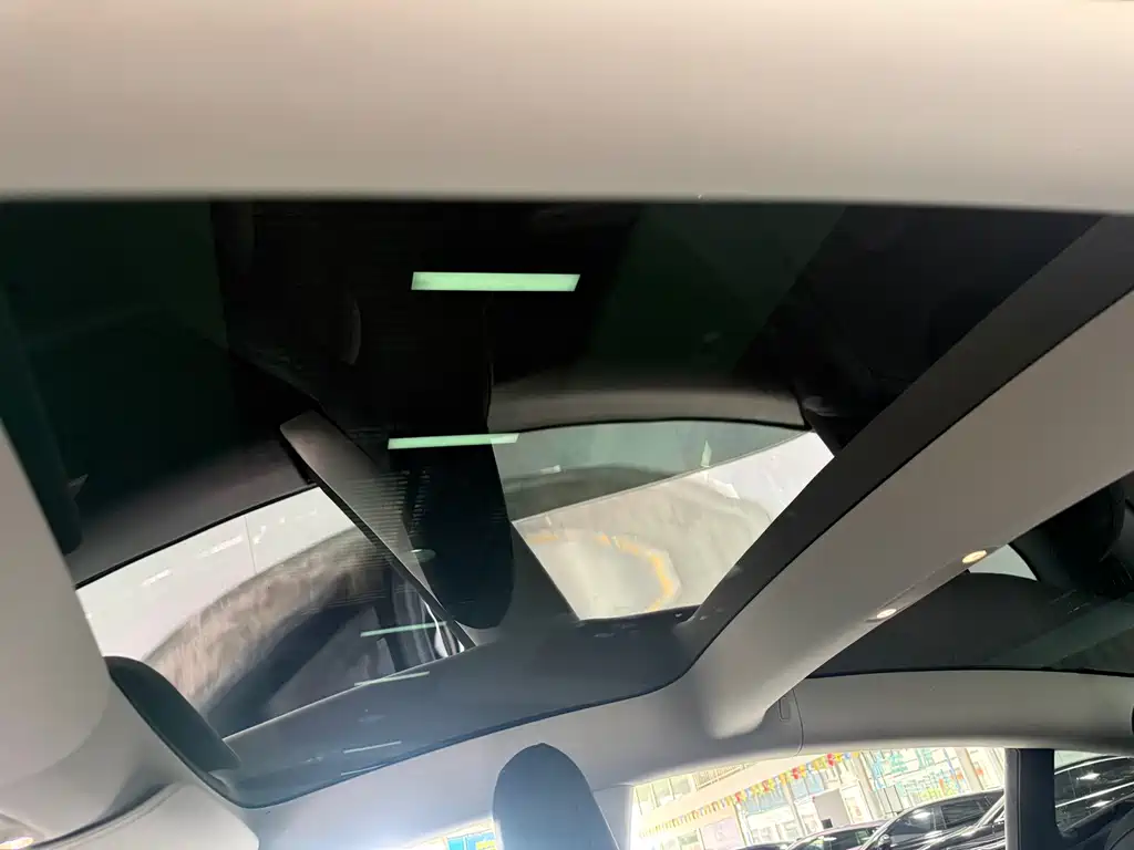 Tesla Model 3 — фото 17