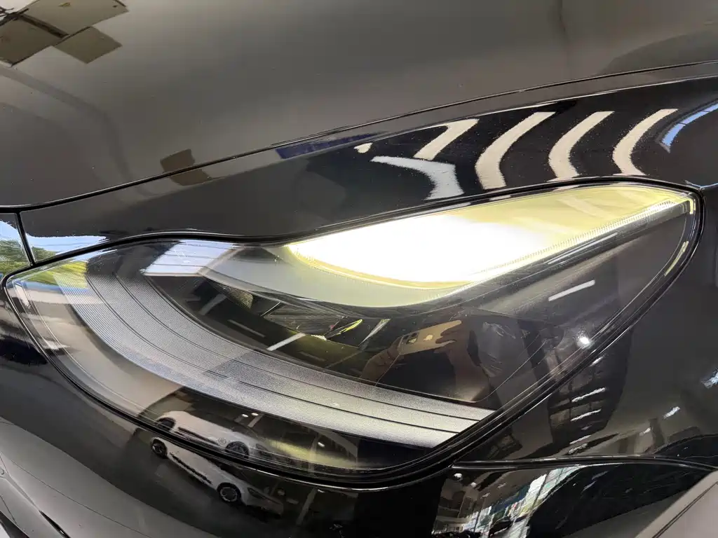 Tesla Model 3 — фото 18