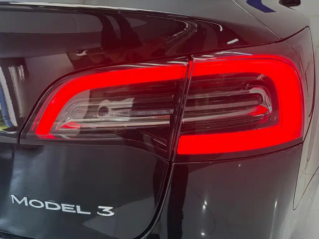 Tesla Model 3 — фото 19