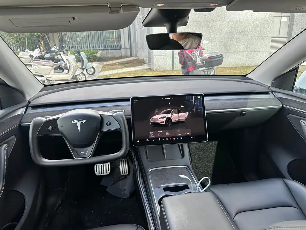 Tesla Model Y — фото 6