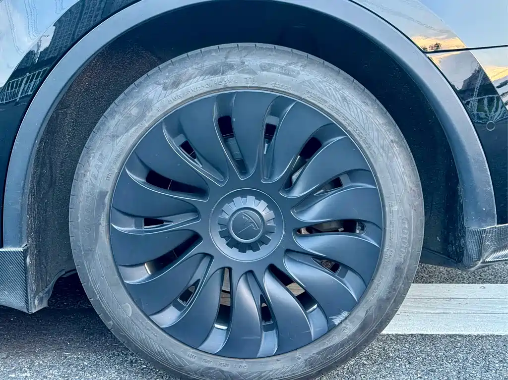 Tesla Model Y — фото 8