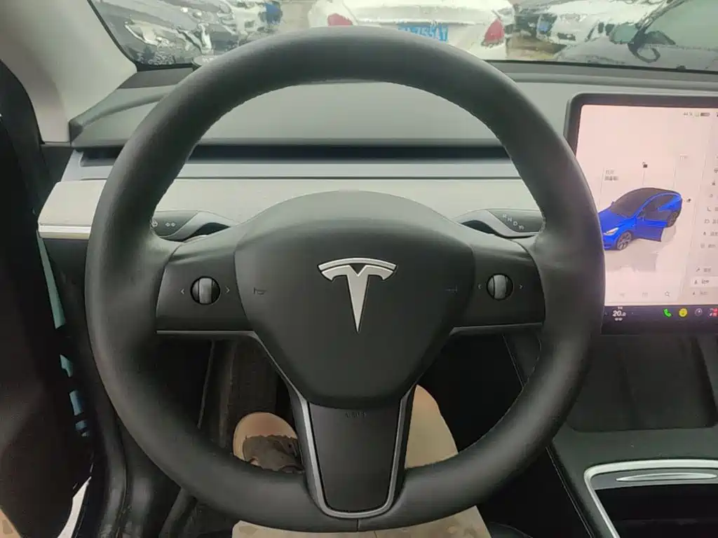 Tesla Model Y — фото 11