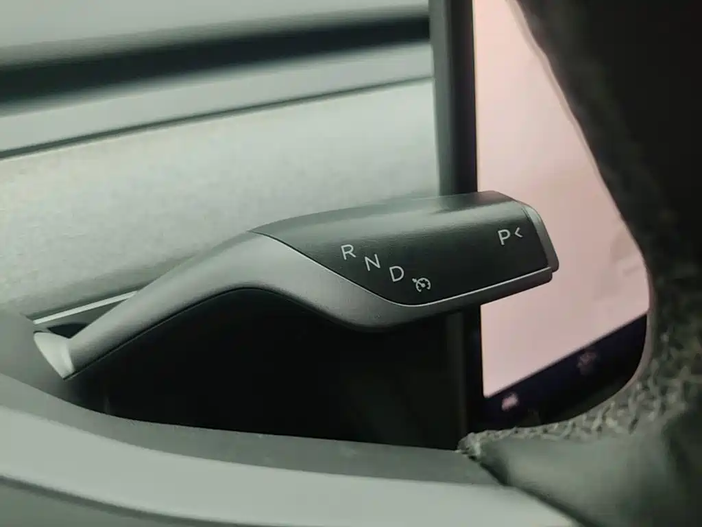 Tesla Model Y — фото 14
