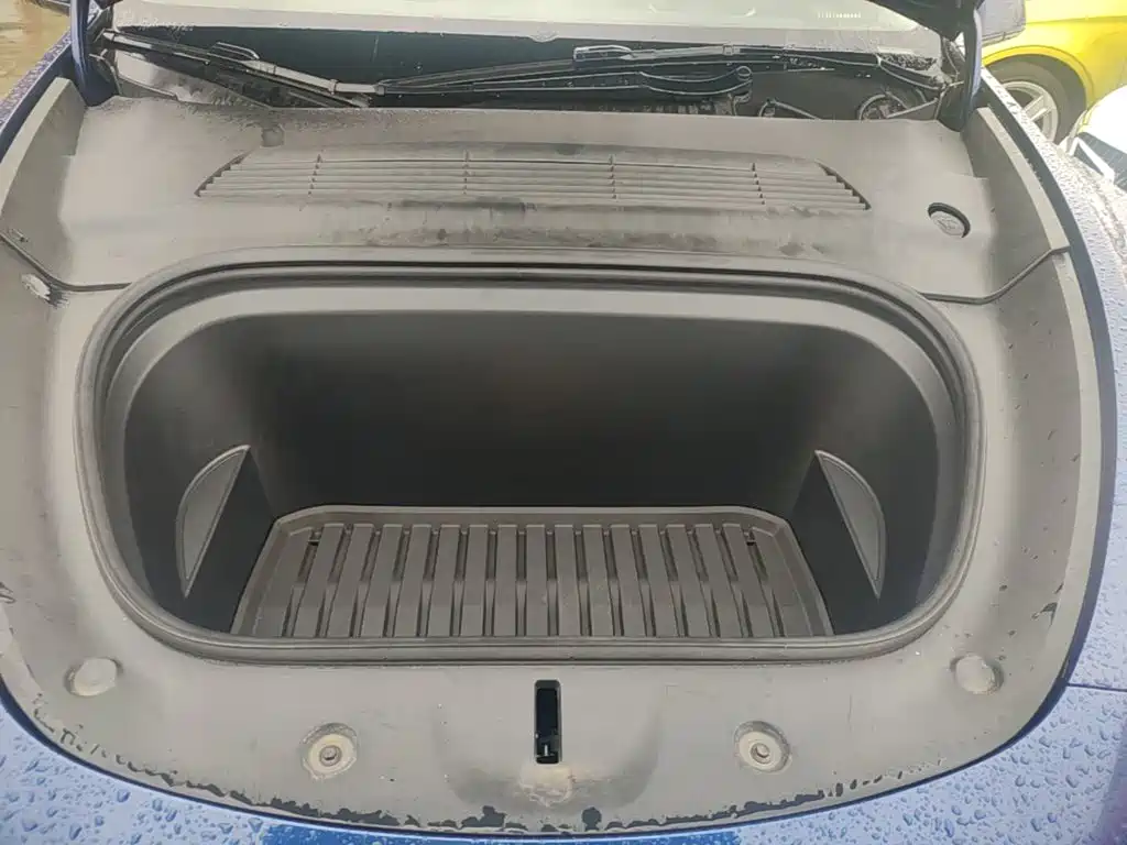 Tesla Model Y — фото 20