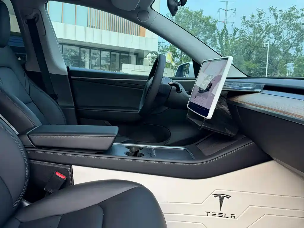 Tesla Model Y — фото 4