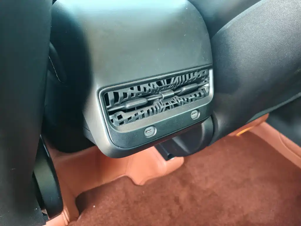 Tesla Model Y — фото 13