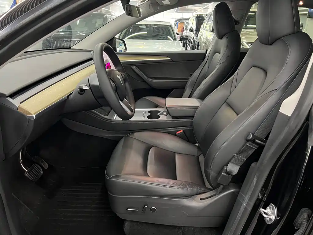 Tesla Model Y — фото 4