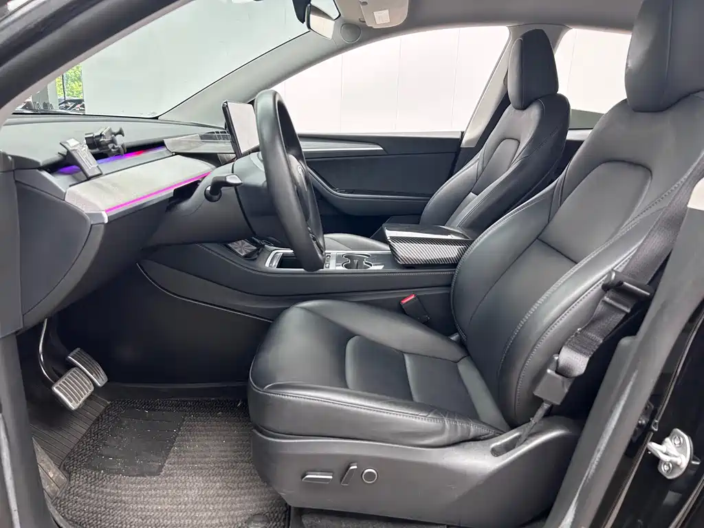Tesla Model Y — фото 8
