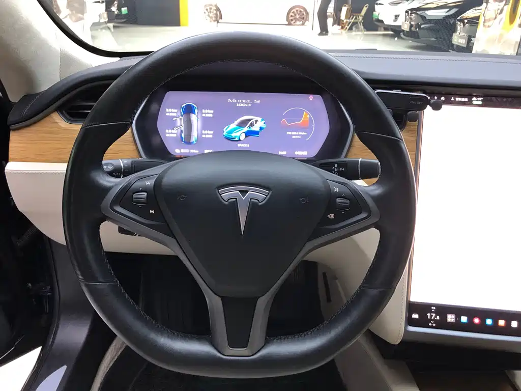 Tesla Model S — фото 13