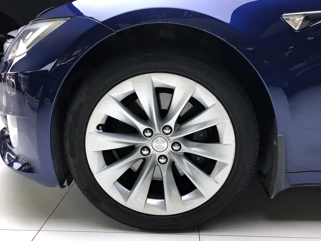 Tesla Model S — фото 4