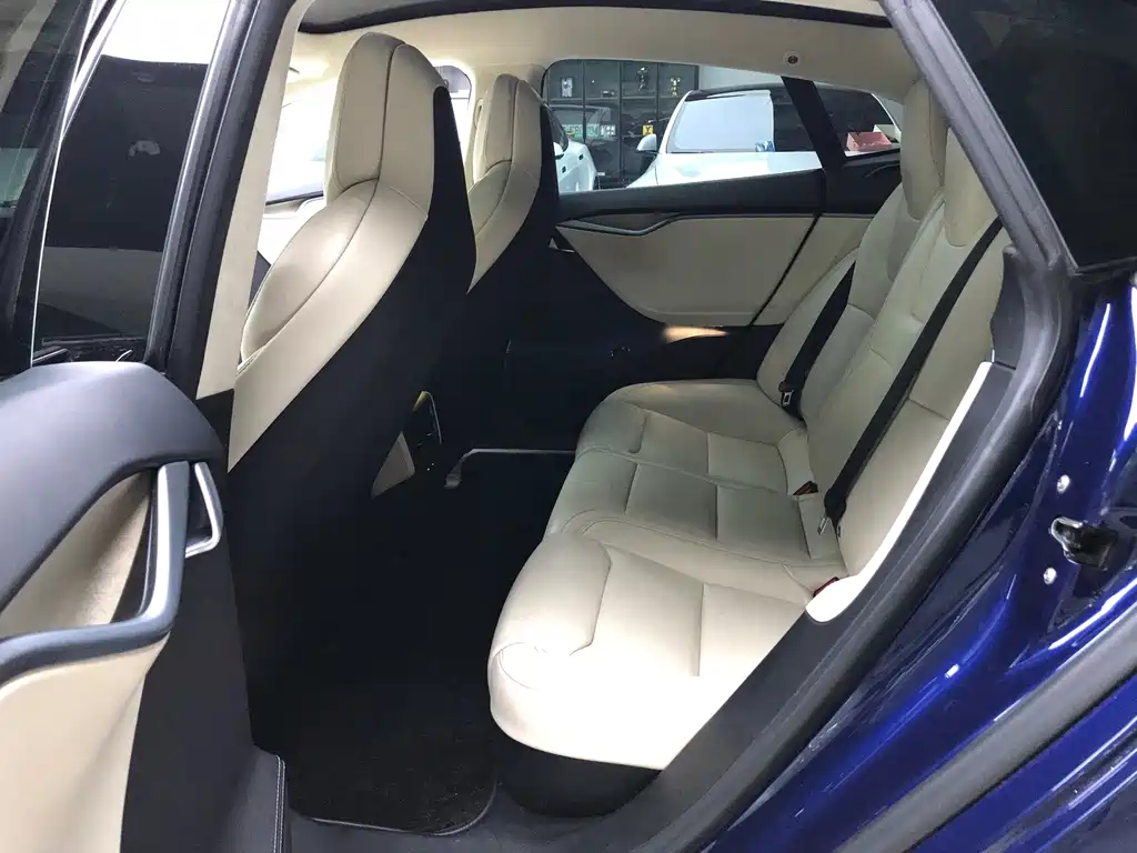 Tesla Model S — фото 7
