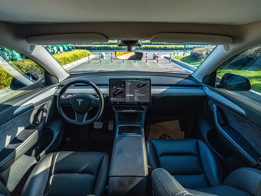 Tesla Model Y — фото 8