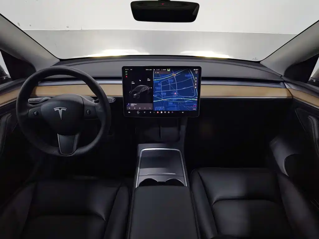 Tesla Model Y — фото 5
